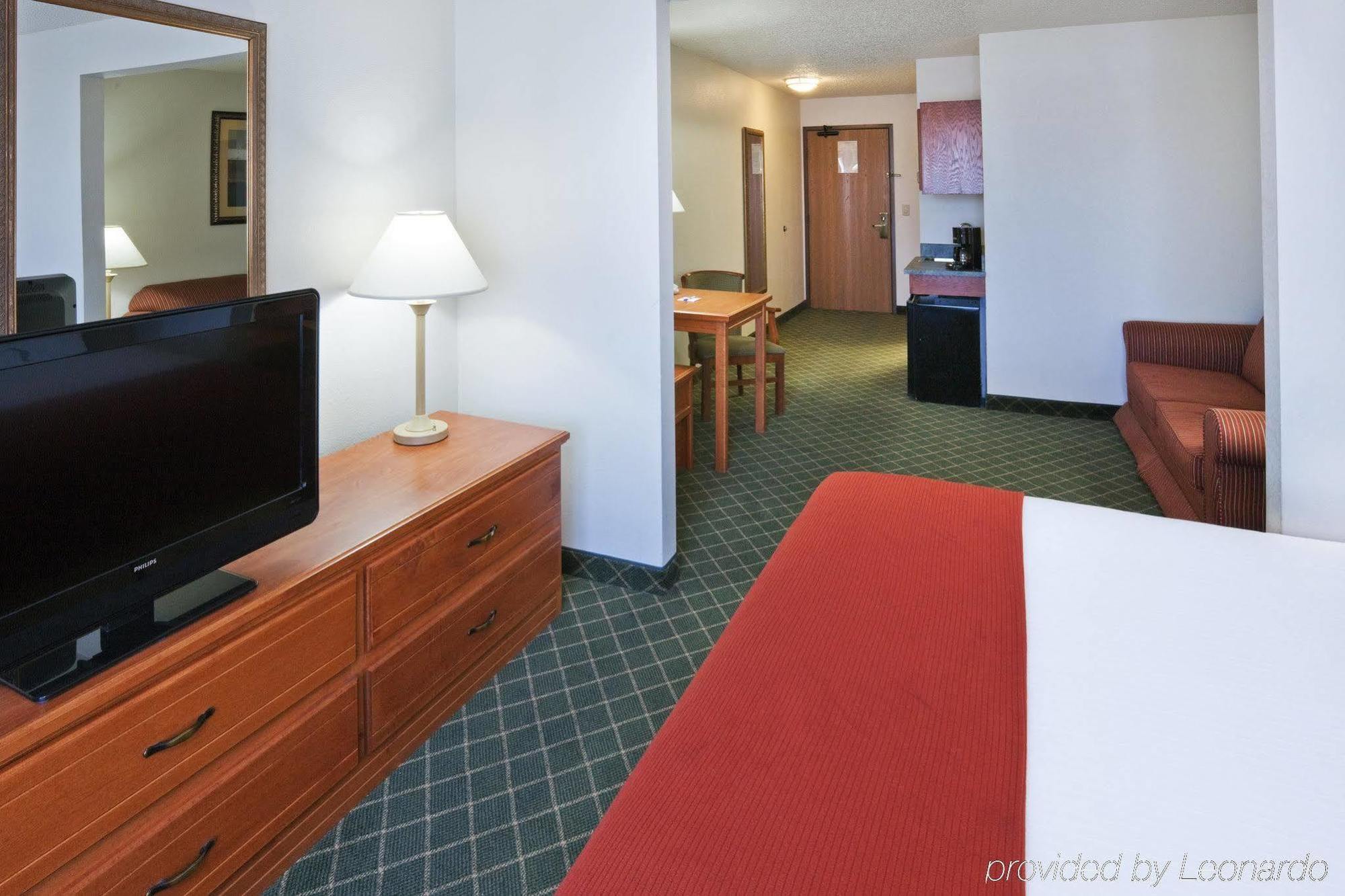 Holiday Inn Express Hotel & Suites Chickasha By Ihg Pokoj fotografie