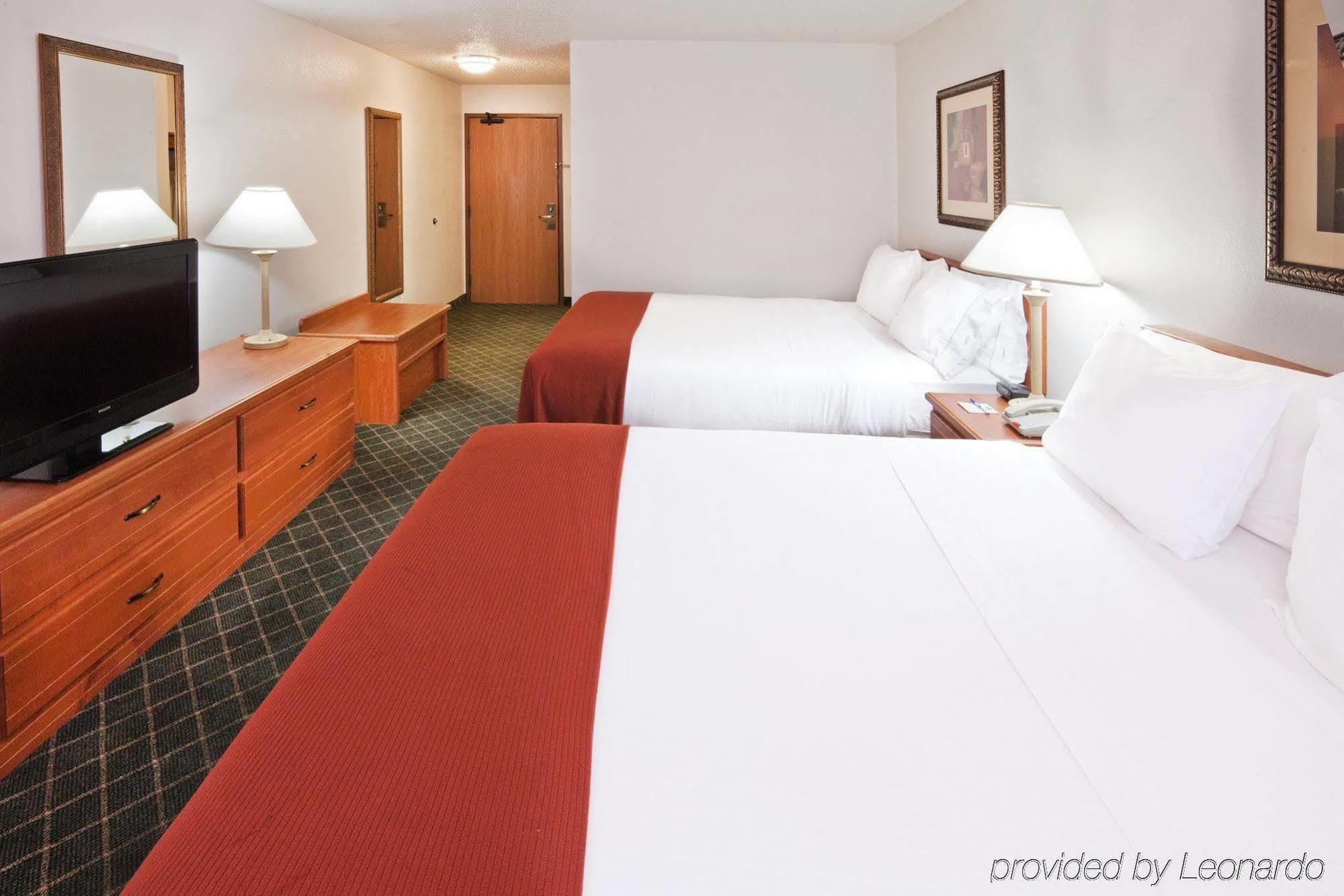 Holiday Inn Express Hotel & Suites Chickasha By Ihg Pokoj fotografie